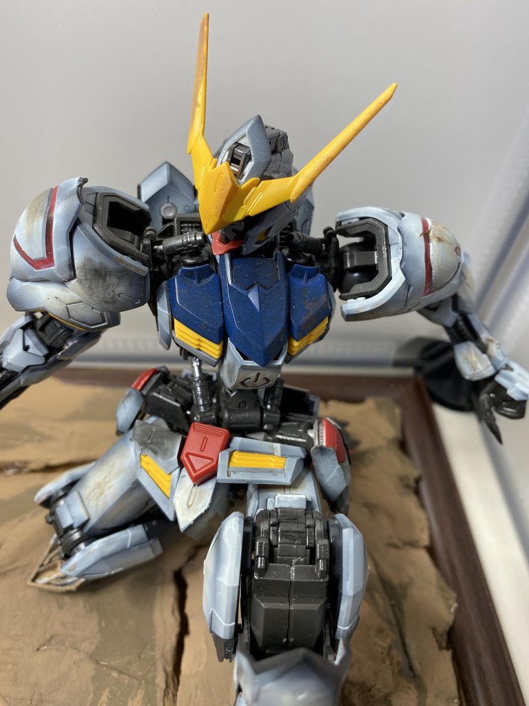 トーンを落としすぎないように、さし色の黄色は成形色のままですが、ブレードアンテナ等はウェザリングでバランス調整しています。