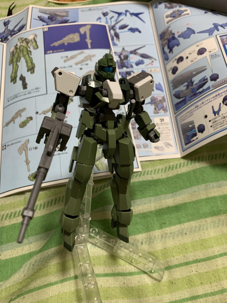 当初はこの写真のように頭部変えつつバックパックも変えて出すつもりでした。