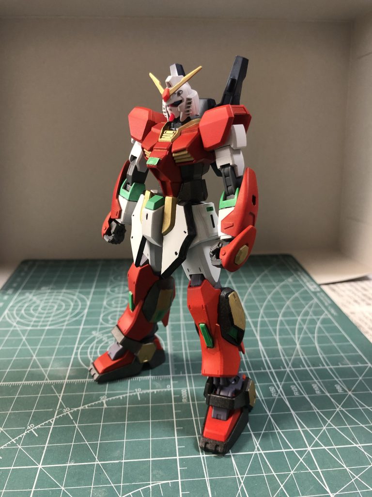 ブレードトンファーを取り外した状態。

デスティニーガンダムの腕部を使用しているので、ビームシールドとパルマフィオキーナを用いることでトンファーなしでも高い格闘戦を誇る。