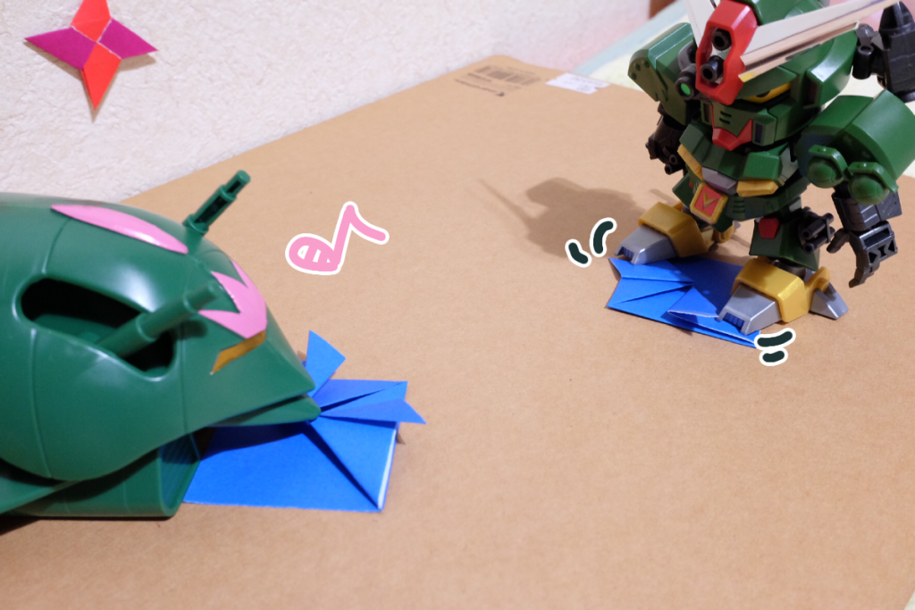 あの子:自分の好きな角度で、両端をバランスよく折ってね
コマンド:適当でいいのか?
あの子:そんなに厳密には決まってないわよ