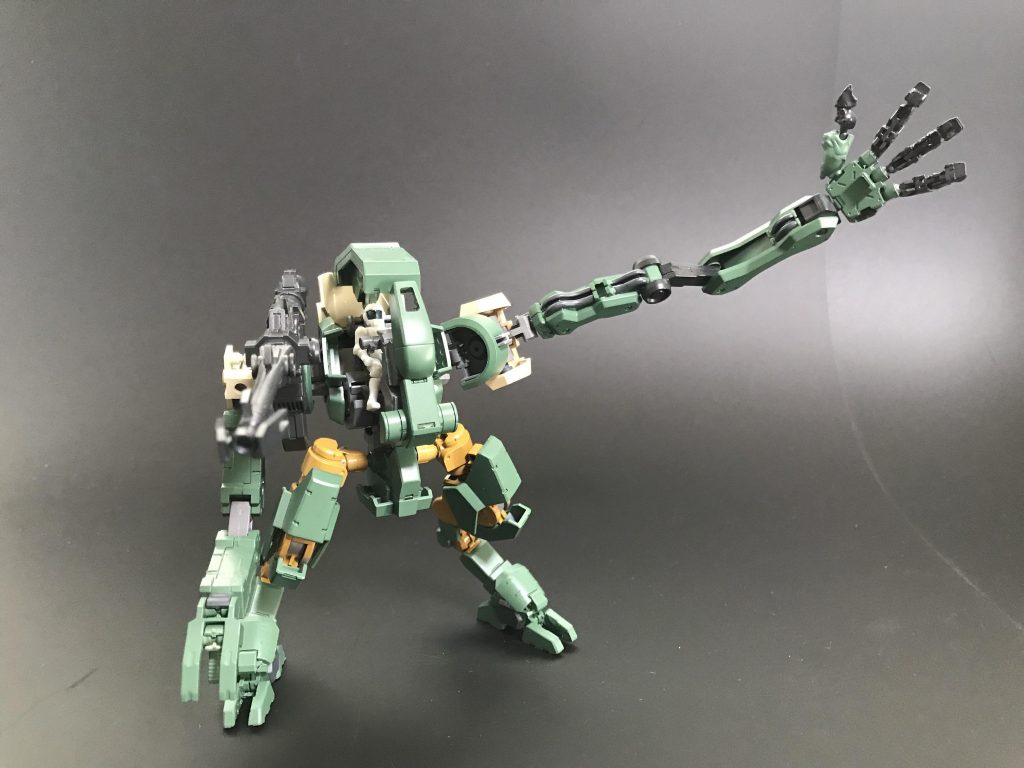 指の可動も付けてるので、手のポーズの自由度は高いです。