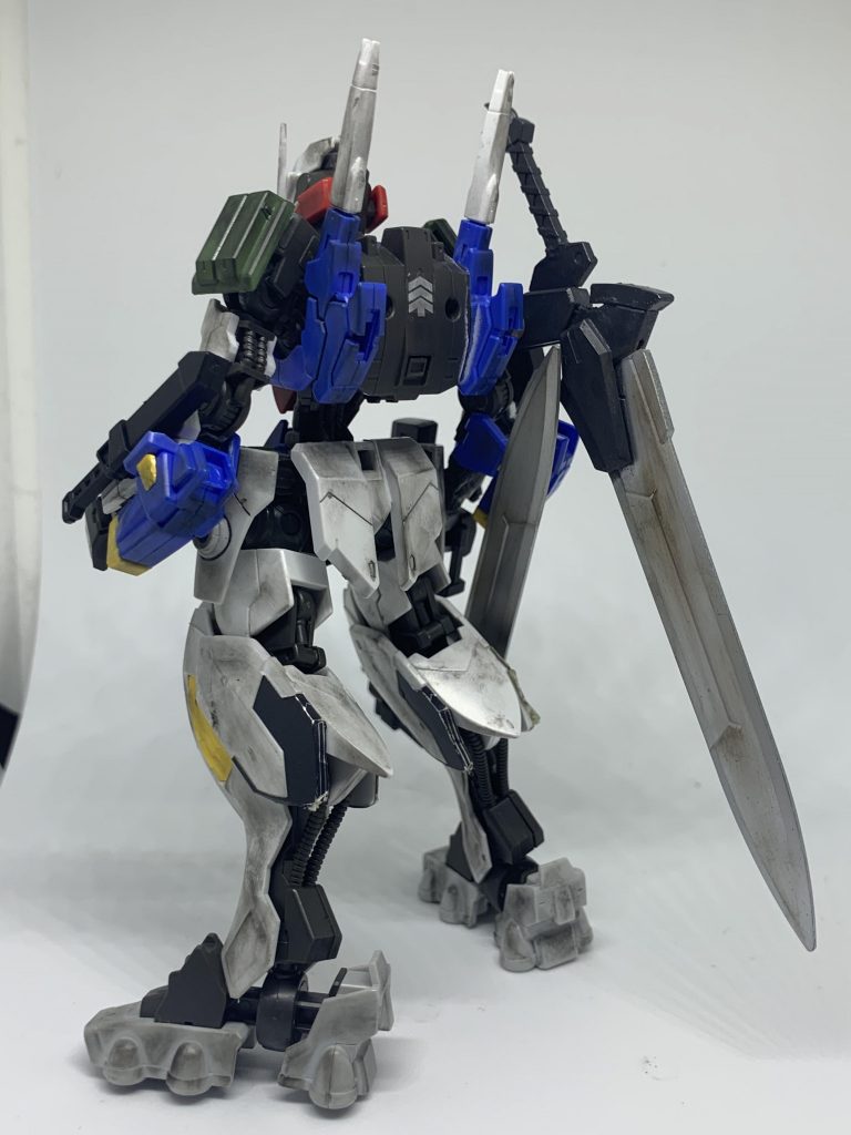 武装は6個あります!(実はビームサーベルを搭載しています)アルヒよりは多いですがその分強さは保証します……ガンプラバトル出来たら良いのにな