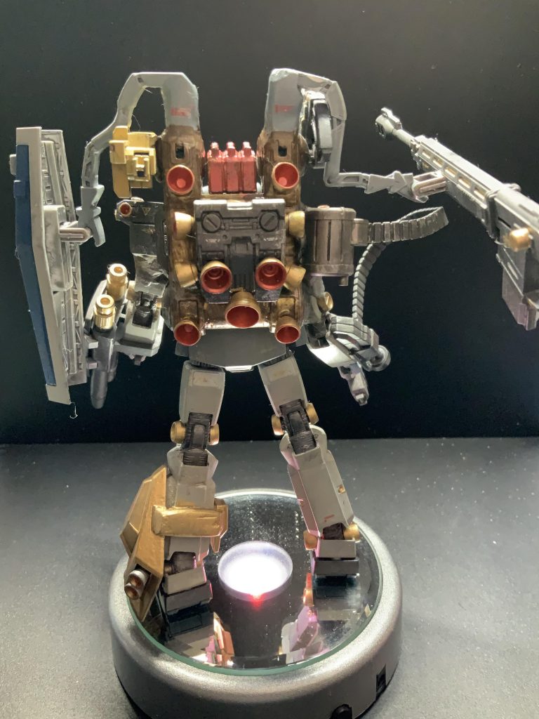 重武装に耐えうる運動性を確保する為、バーニアを大量増設( ^ω^ )