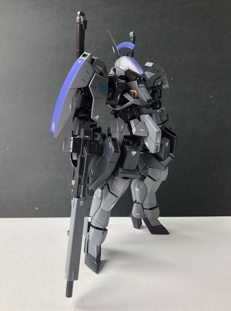 各部フルメカニクスを意識して筋彫りを施しました。
デカールは控えめにしました。