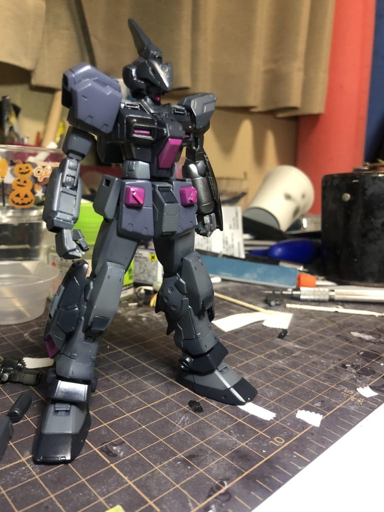 基本塗装時でございます*(・∀・)ノ
ガイアのグレー系で纏めて、差し色でフィニッシャーズのジャガーパープルを使いました( ´∀`)