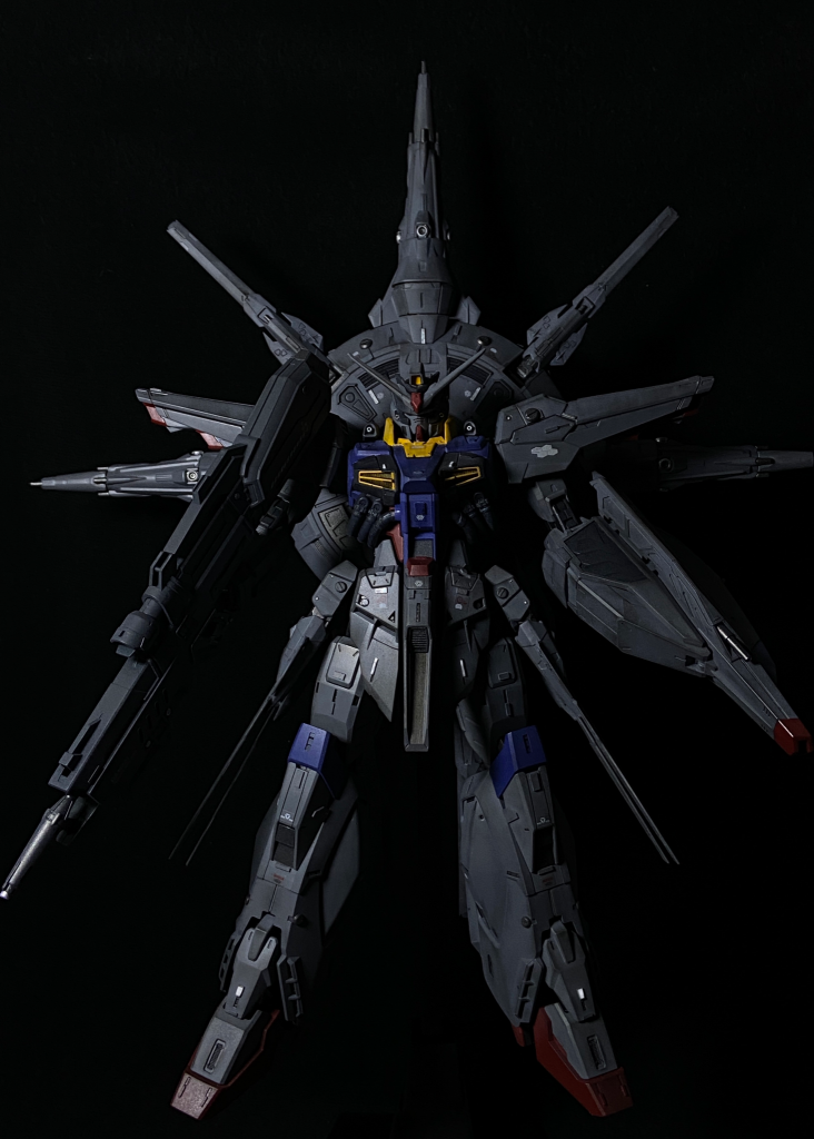 陰影を付けたショットをご覧下さい。
各部にプラ板やモールドパーツを追加し
情報を増やしました。