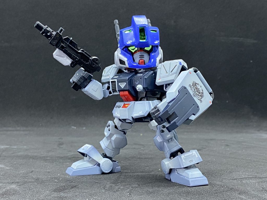 陸ガンの頭をベースに、プラ板とパテでヘルメットを製作。
工程の9割が、ヘルメット。