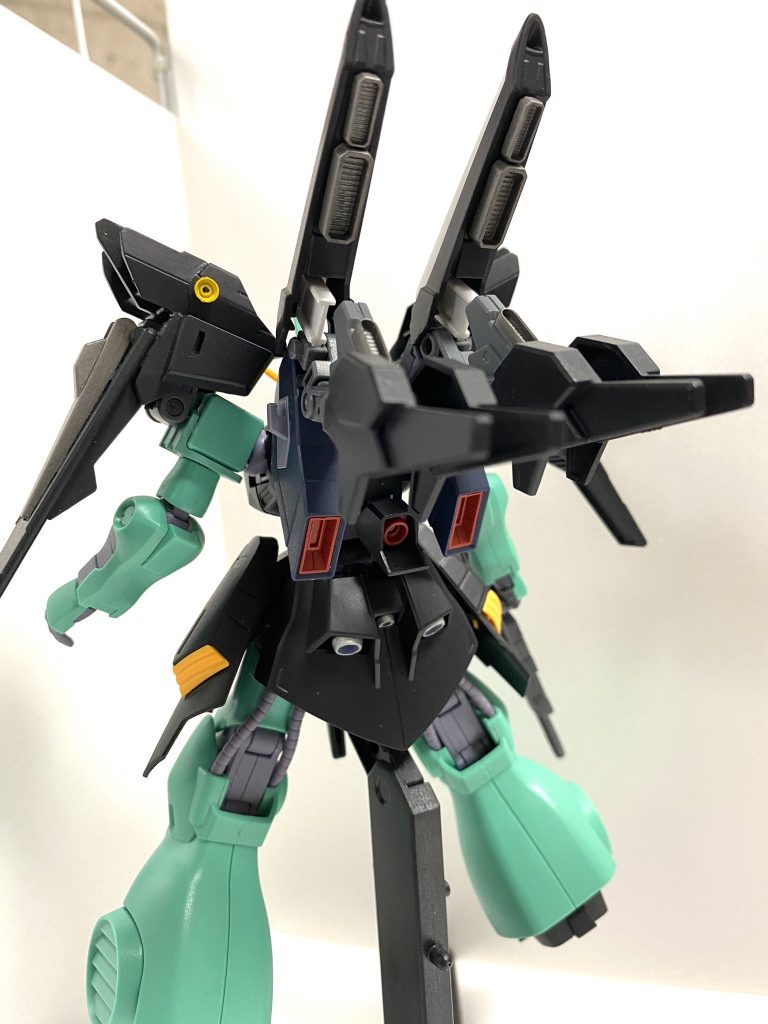 全スラスター同時使用によるフルブーストモード

可動部があるのでアンバックにも使用可能