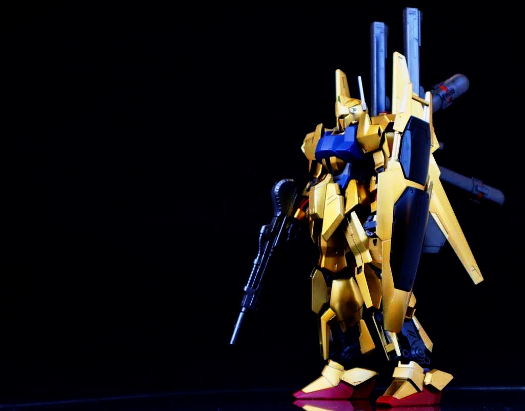 市販のゴールドメッキのガンプラはギラギラしすぎだということで、自作のゴールド百式を作ってみました