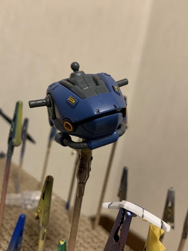 少し分かりずらいですが、首元のパイプはメタリックブラック、腹元のノズルはseedグレーで塗装しています。