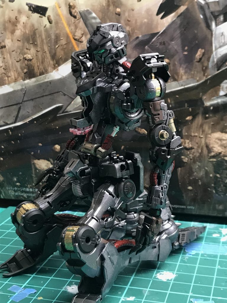 フレームも全塗装で、シリンダーは今回イタリアンレッドツヤアリで塗装。フレームはタミヤガンメタです。一部艶消し黒、メタルブラックで色分け