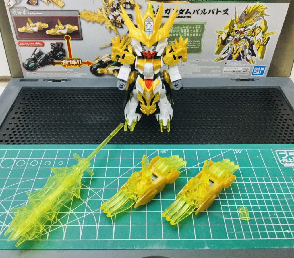 素組みの状態
完成後と比べると色が少ない(笑)