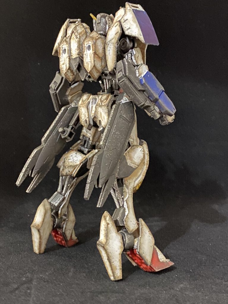 戦場に赴く戦士の後ろ姿