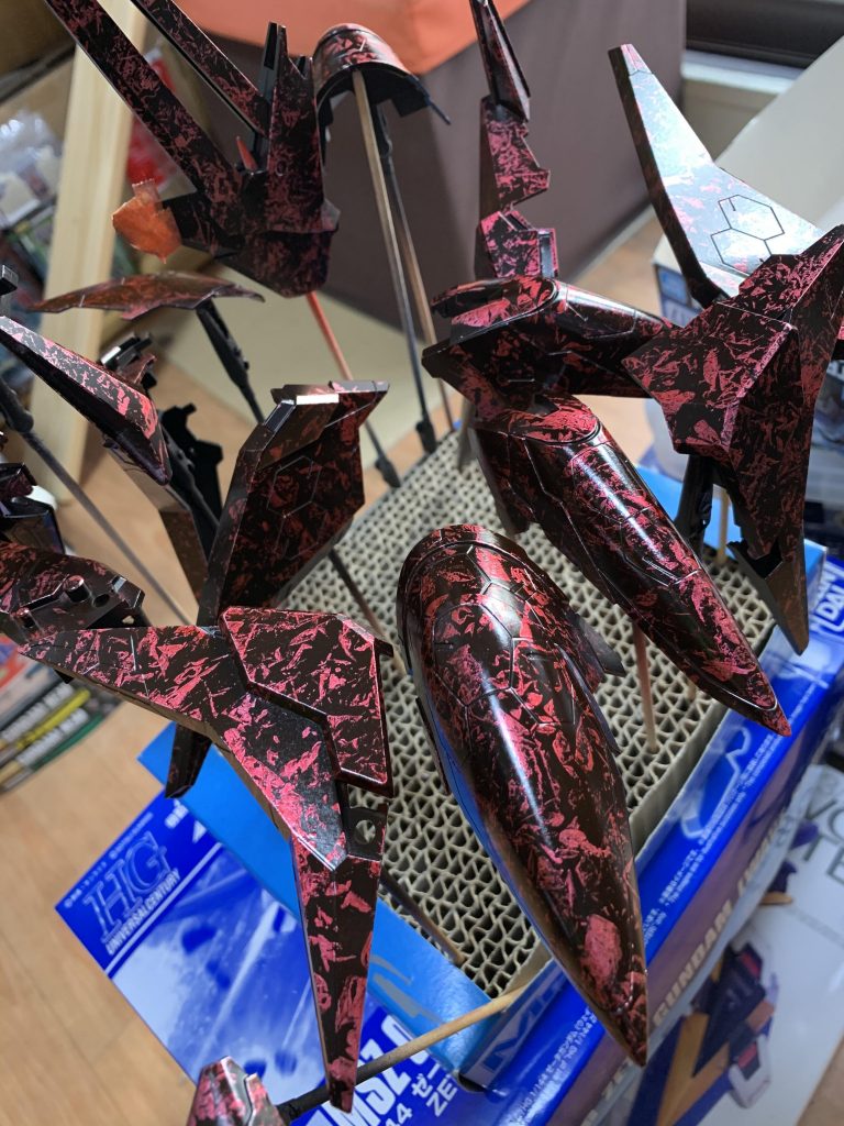 クリアを重ねて赤くしていきます。