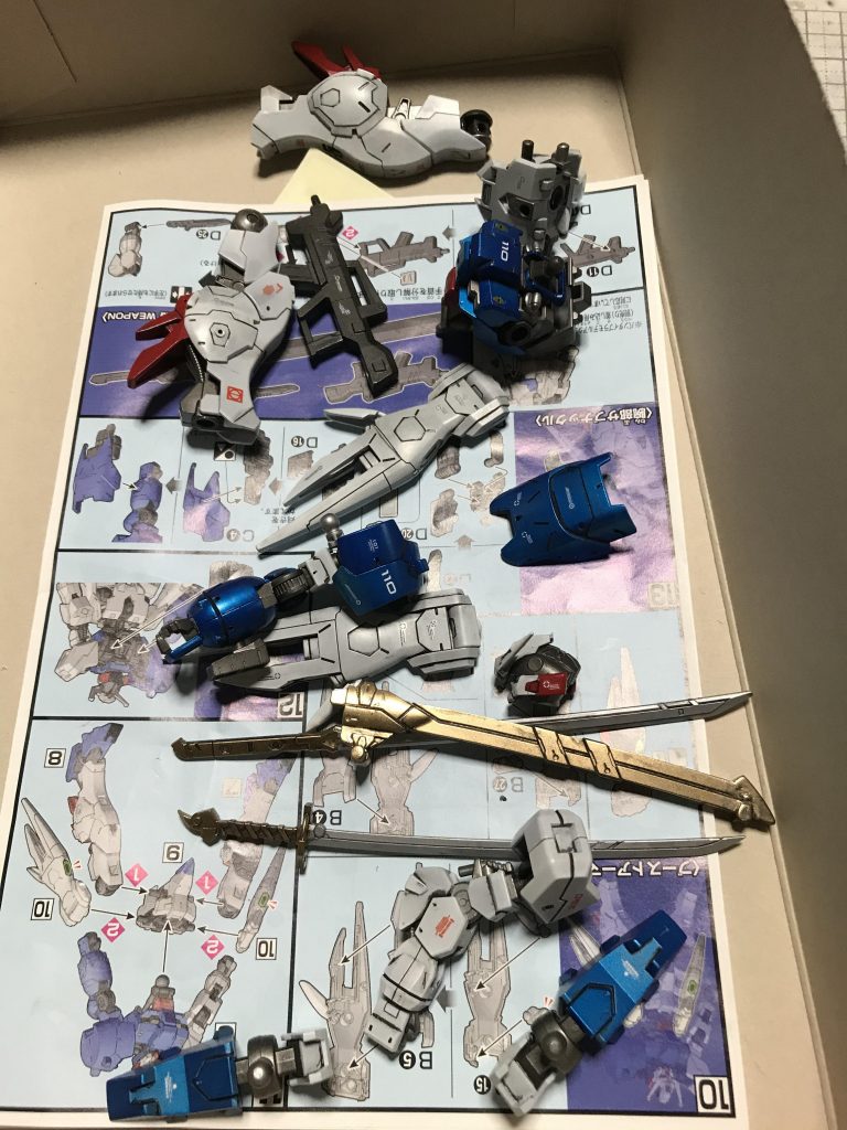 水転写デカール貼り工程です。
今回の水転写デカールは 少なめに 貼りました。