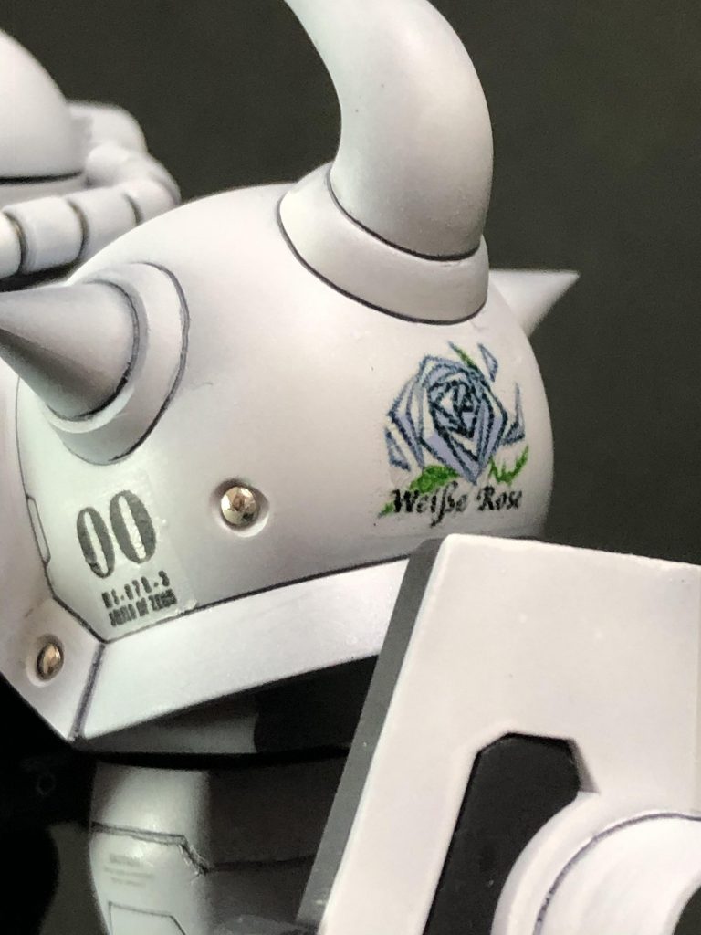 ヴァイスローゼのマークはエーワンのデカールで自作