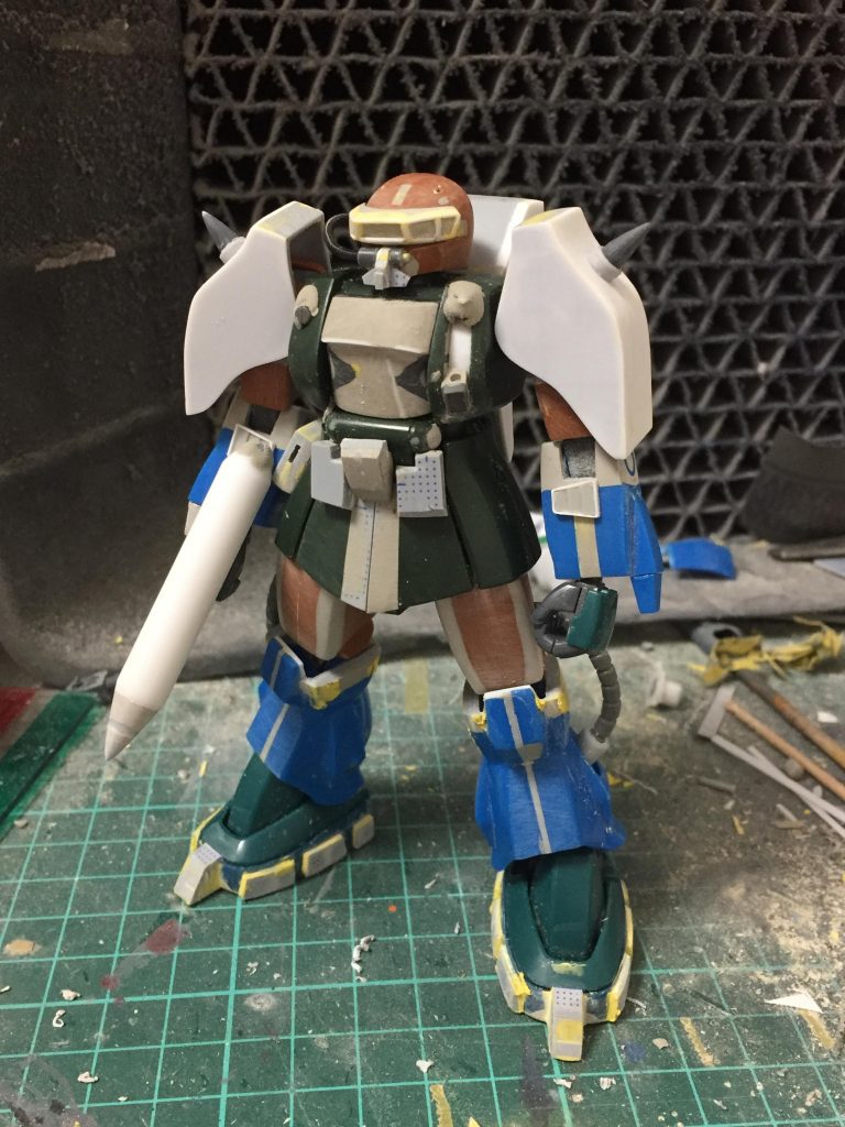 ではレシピを紹介
ベース:HGUCザクⅡ 
旧キット マリンハイザック
手首足首:ザクマリナー
他:プラ板プラ棒エポポリパテ( ˙꒳​˙  )
足りないダクトや装飾はコトブキの物や自作パーツで流用．次作る人は参考に…参考に……………………？？？？？