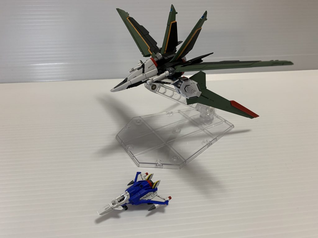 こちらはコアスプレンダーとシルエットフライヤー
コアスプレンダーの色がまぁまぁ簡略化されているので頑張って塗ってます。
また、VPS装甲とそうではない部分で全く同じ色使わないようにして装甲材質による変化を出したつもりです。