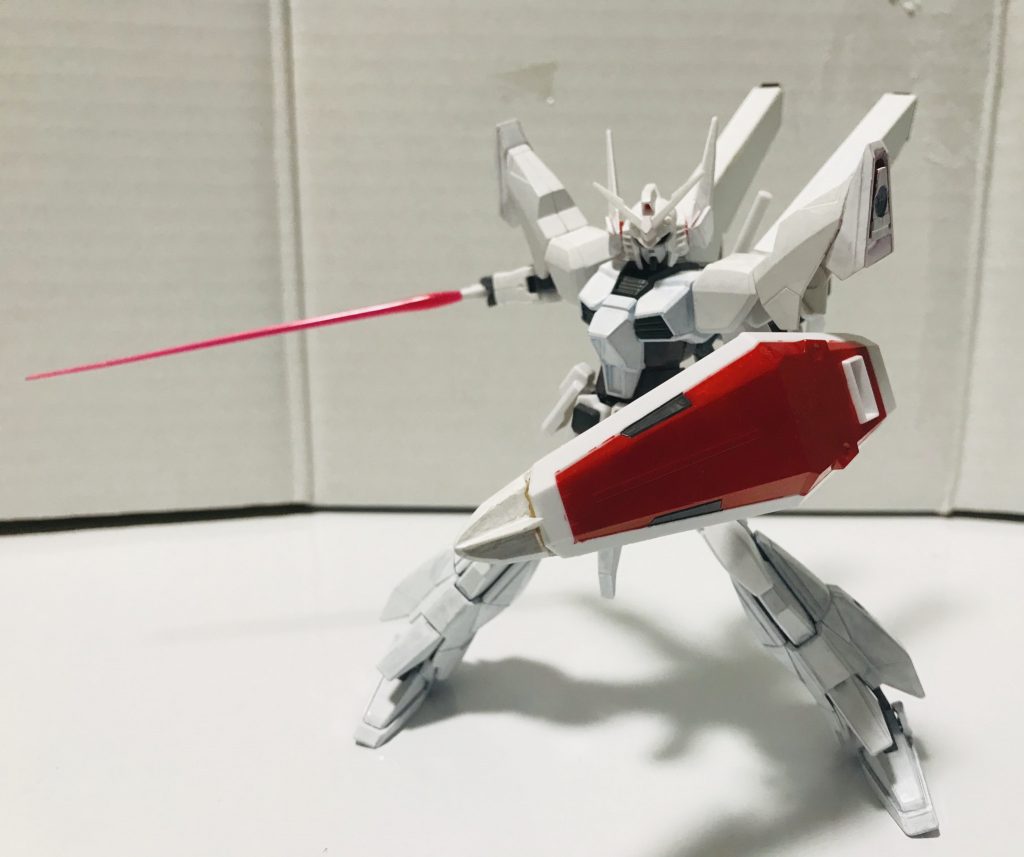 カッコよくビームサーベルを抜刀!
ネットで見かけた零式のポーズを参考にしました。
暴走なんてしません。