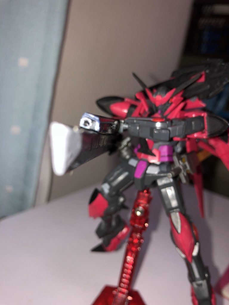 銃口がついており射撃も可能。