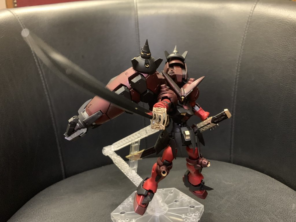 大太刀を構えてビルドダイバーズopのオーガさんのワンシーンイメージ。
オーガさん、アバターでは大太刀を持ってるんですが機体には使う様子なかったので持たせたかった〜。