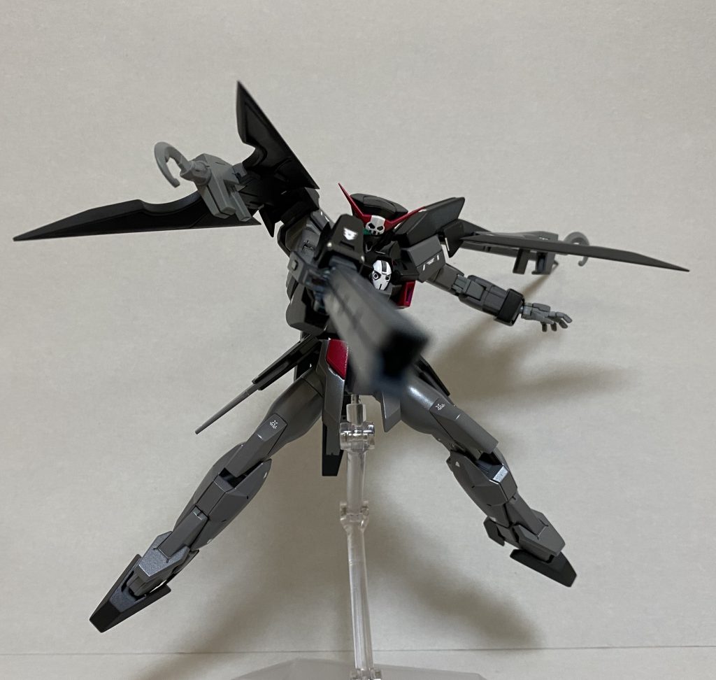 ハイパードッズライフルよりも貫徹力に優れていて、エネルギー効率も良くなったという設定