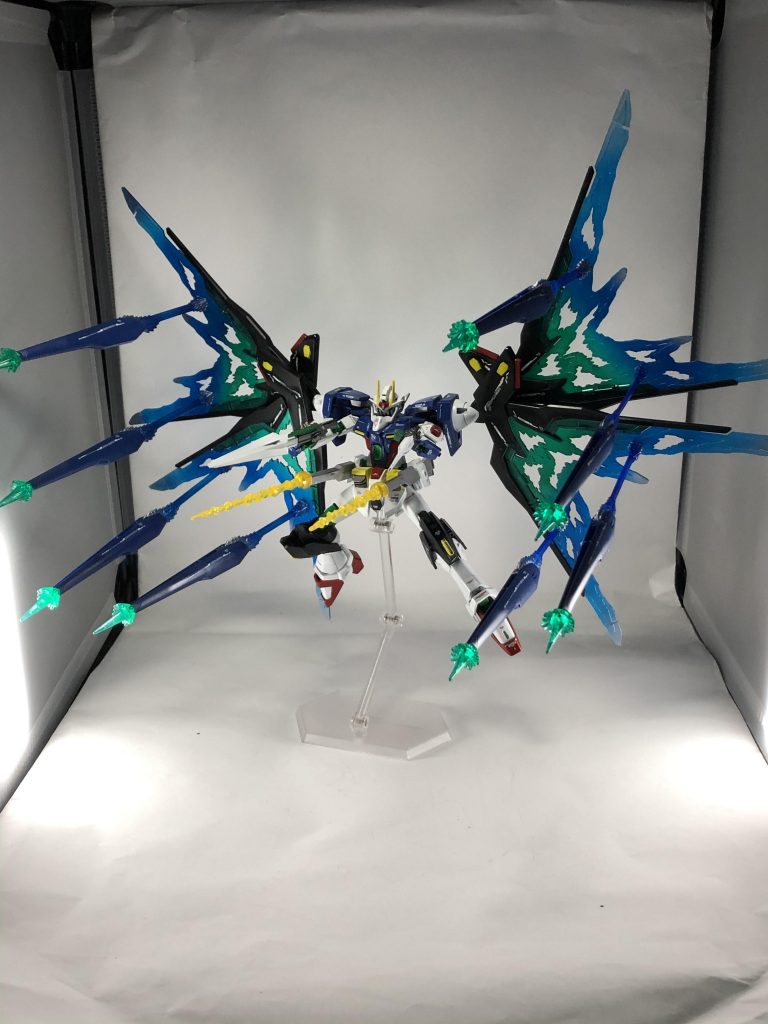 フルバーストこんな感じです。
出来ればちゃんと収めたかったんですがあまりにも大きすぎてですね……
これだけ見るとシュールですけど普通に肉眼で見ればカッコイイです。