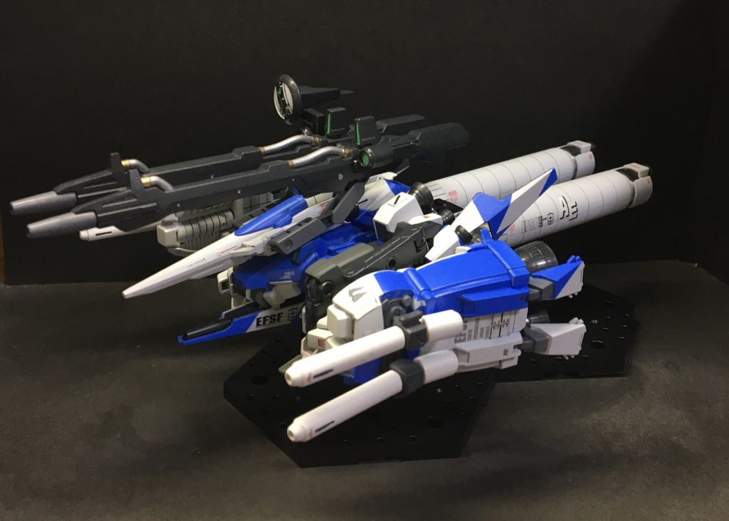 ウェブライダー形態
飛行形態の時にはプロペラントブースターを装着してます^ ^
リゼルはメタス系の変形なのでEx-sのブースターとプロペラントブースターを取り付けたらかなり独特の形になったのですが結構お気に入りですw