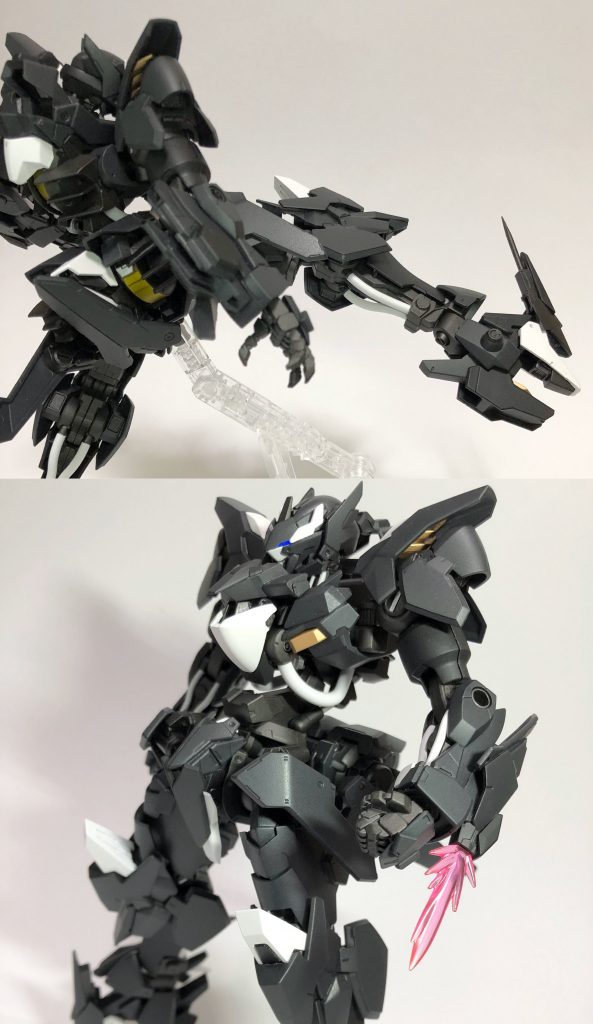 〈アンクルバンカー〉 脚部に装備された高硬度レアアロイ製の杭を射出する近接打撃兵器。〈レーザーブレード〉 左腕部に搭載された高出力レーザーブレード。射程は極めて短いが、ナノラミネートアーマーの無いフレーム部分に対して高い溶断能力を発揮する。
〈武装時全周〉