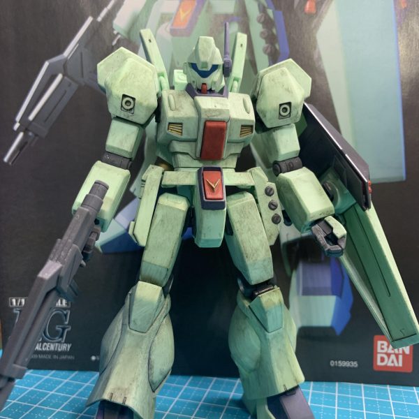 倉庫の奥のジェガン