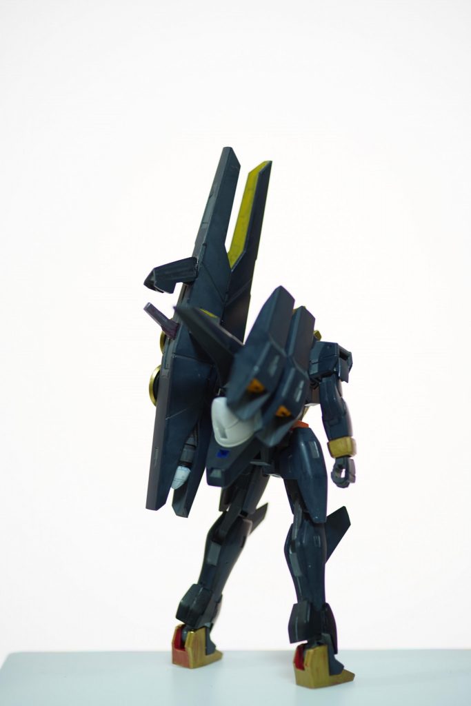 腰に擬似太陽炉を搭載する。GNシールドを装着可能。
GNバズーカを腰に装着した際の機体バランスを保つため、右側にGNバーニアを装備する。
擬似太陽炉と各種装備を含む腰部ユニットは取り外して他の量産型GNアーチャーと共有できる。また、腰部ユニットを外した素体のGNアーチャーは武装や太陽炉を持たないため、単体での作戦行動は想定されていない。