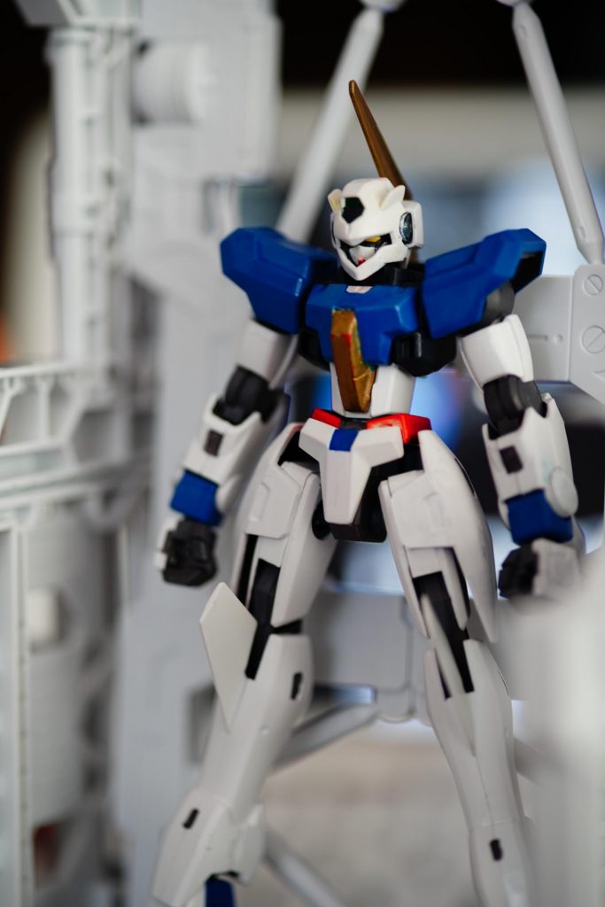 ソレスタルビーイングのラボで組み上げられるGNアーチャー。