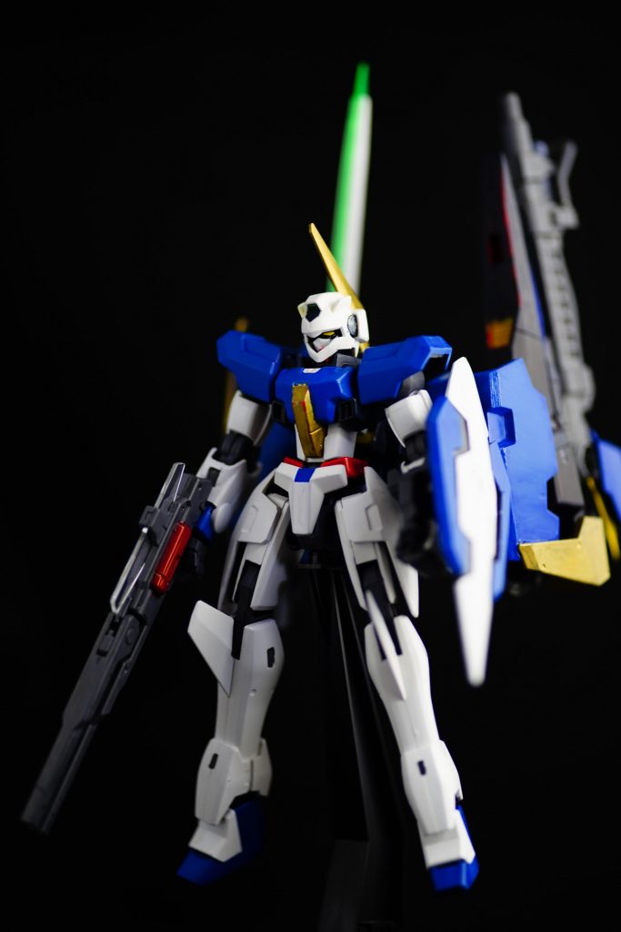 他の量産型GNアーチャーより先行して戦闘区域に飛び込み、状況の撹乱と敵部隊への打撃を与えることを念頭に置いた装備。連射性能を重視したGNツインビームライフルはアリオスに装備されていたものと同等、小型で格闘戦時の取り回しを重視したGNシールドはエクシアのものにグリップを追加したものである。
また、ガンダムであることを誇示し敵の目を引く必要があるため、バイザーは取り外されガンダムフェイスが露出している。