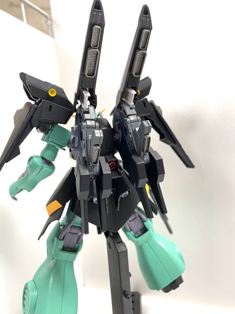 強化型バックパック

もとのディジェのバックパックからフィンを取り除き0G戦用のスラスターを増設した

ZZⅡの脚部と可動のジョイントを上から被せる形で構成