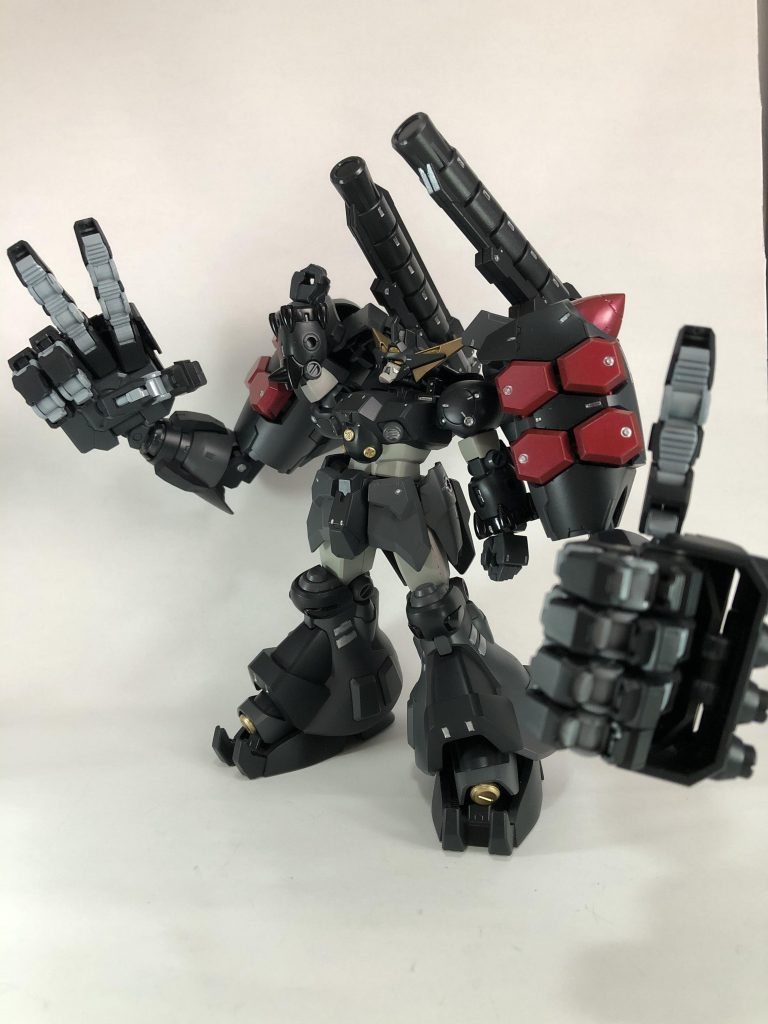 勝利のポーズ的な
ちなみに彼はバーサーカーでバーカーサーなので作戦を3日頑張って教えても3割も理解はしてくれない
この画像は彼がただのチームバトルなのにテンションが上がっちゃってゴリオンもゴリスリィも敵チームも地形も散々粉砕した時の画像である、楽しくなっちゃうとレーダーしか見てないうえ彼は敵と味方のマーカーの違いすら理解していない

ゴリオン「このタイミングでこうしてな？なぁ聞いとる？聞いとるね？そんでここでこうして…わかった？」
剛林羅「ぜんぜんわからん！」