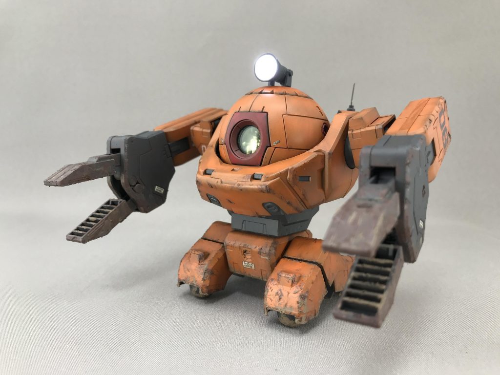 アーム展開。
大型ライトとコックピット内部はLEDで光ります。
パイロットは何かMGについてきたものを加工しました。