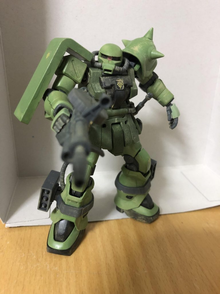 ザクマシンガンを構えたザク