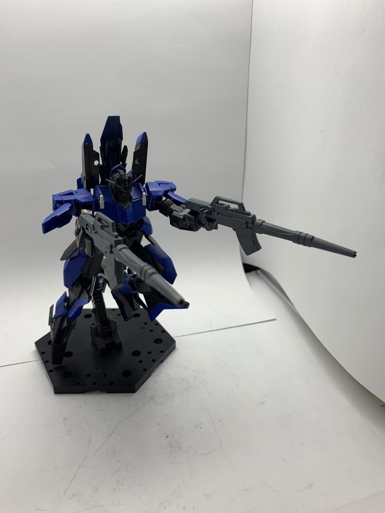 武装
GNロングライフル
GNアサルトカービン×2
シールド

中遠距離戦を得意とする機体です