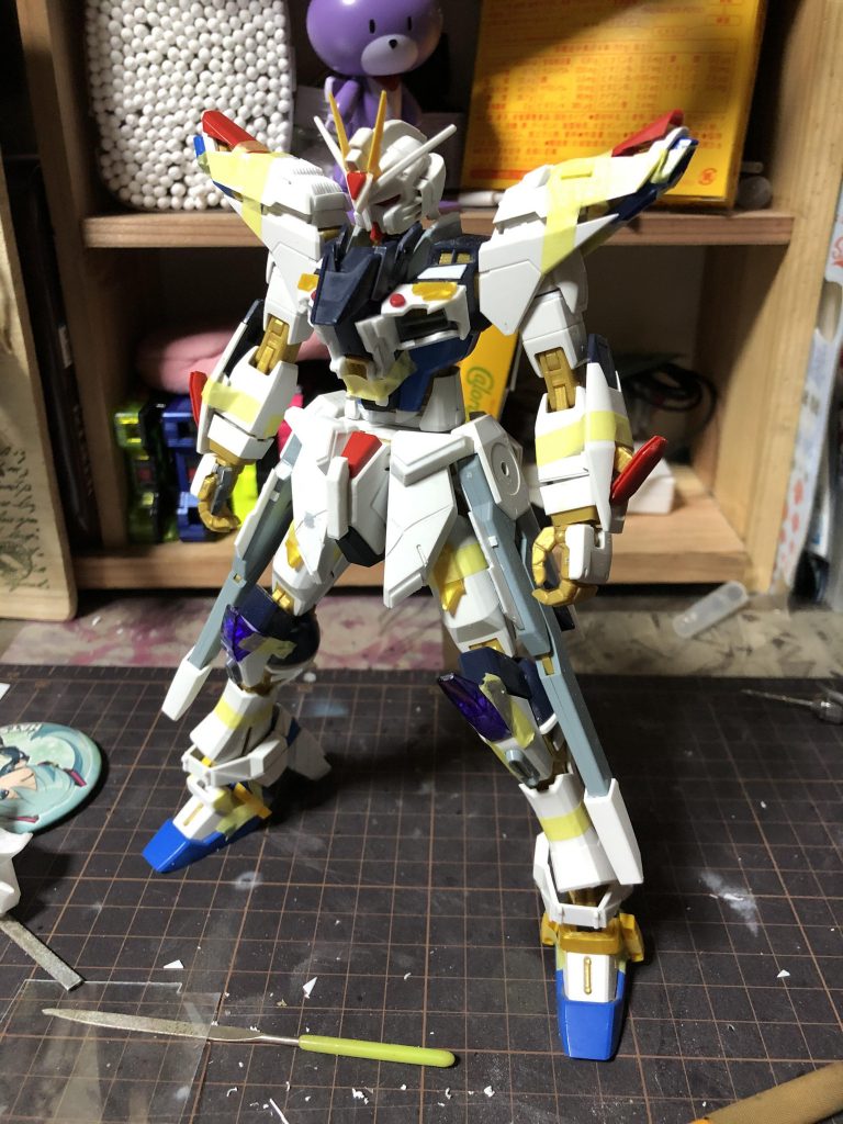 まだディテールが足りないのでさらに貼り付けていきます