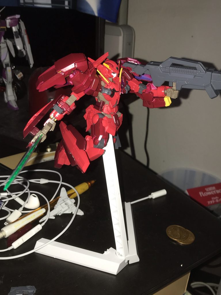 装備は、GNソード改  プロトGNバズーカ
GNピストル  シールド  GNビームサーベル✖️2