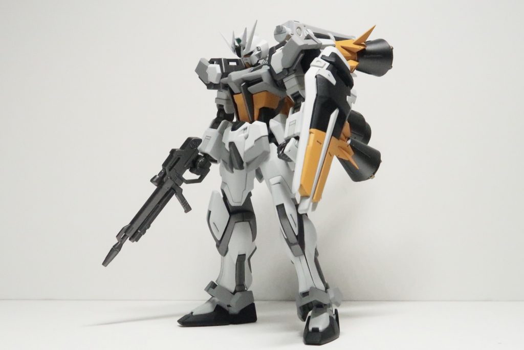 本体もガンバレルストライカーに合わせてカラーリングを変更しました。