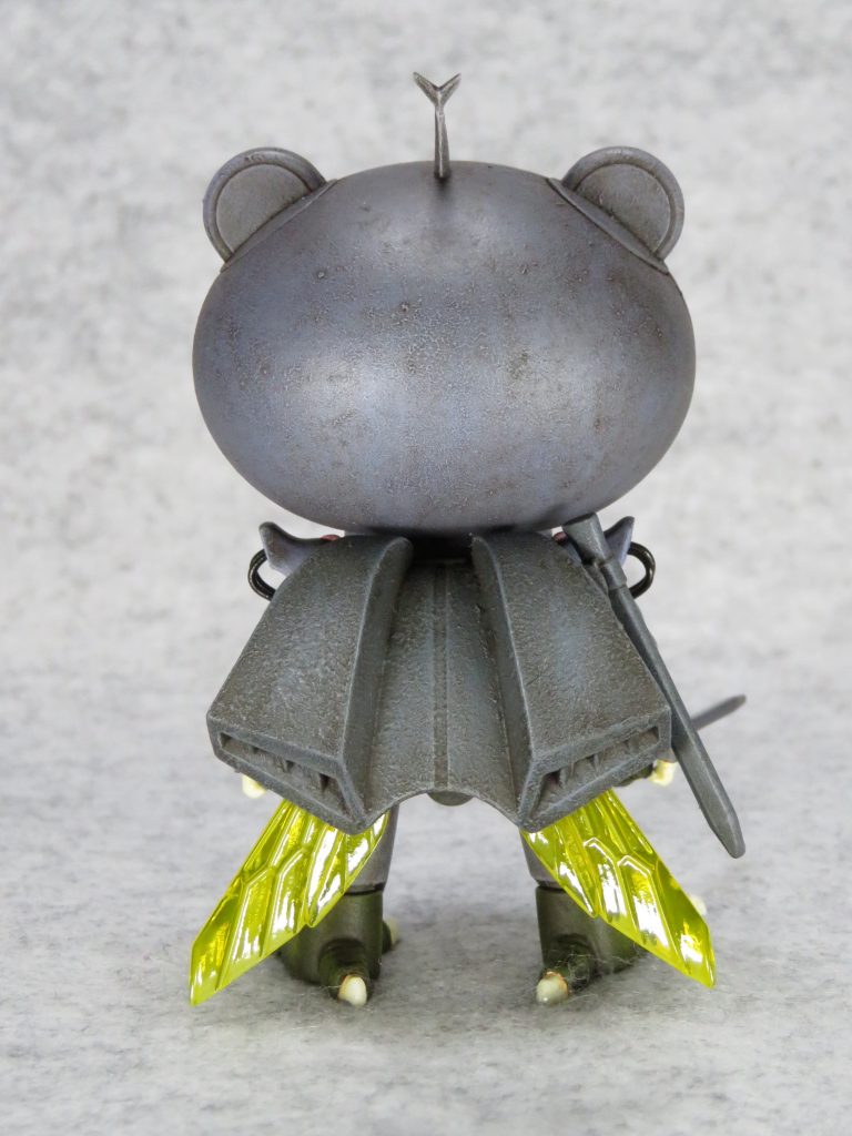 羽はクリアーイエローの缶スプレーを吹きました。