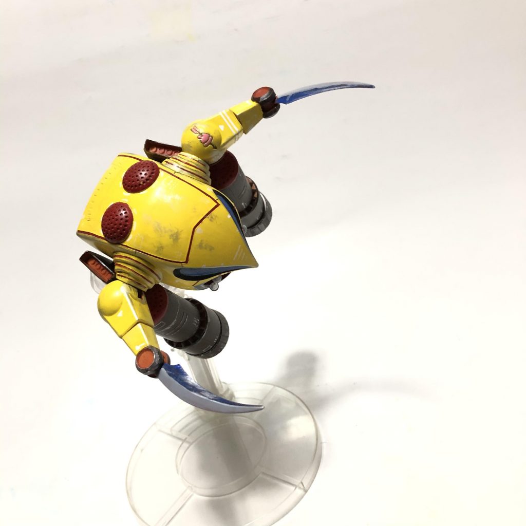 シャア:「デミトリーが出たのか、あれほど止めておいたのに」
「なぜやらせたか?私の許可もなく」
マリガン:「お言葉ではありますが、シャア大佐はトクワン少尉の仇討ちを止められました。それに、デミトリーは以前からモビルアーマー・ザクレロのテストパイロットをやっておりましたので」
シャア:「聞いてはおらん!そんなモビルアーマーは」