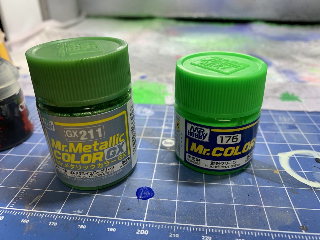 サーベルはこの2色で。黒サフからの立ち上げで仕上げた。