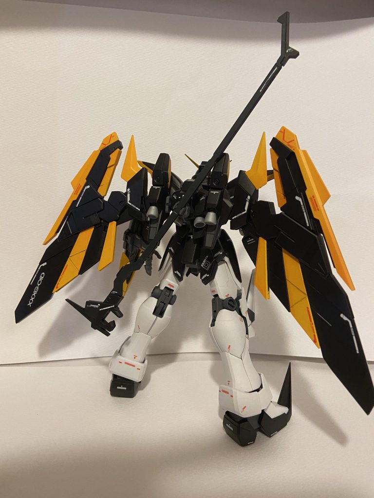 リアビュー
ウィングっぽさのあるルーセット装備
やはり黒と黄で塗るとデスサイズって感じがしていいですね