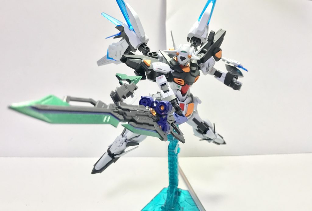 フェイトルーラー・ソードモード。一応元の武装譲りの変形機構は残されており、高い切れ味に対して燃費は控えめだがその分取り回しが非常に悪く、ダイバーはこの形態を使用することをあまり好んでいないため使用率は非常に低い水準にとどまっている。この点は大剣状の武装を愛用している彼女の兄とは対照的である。後に彼女の兄へ一時的に貸与した際にはソードモードが多用され、その威力は遺憾無く発揮されたという。