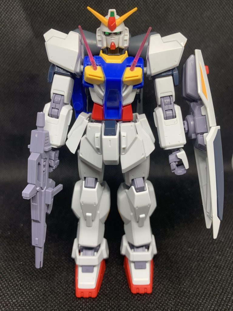 試作品のため、ビームサーベルを装備していないのが難点です。