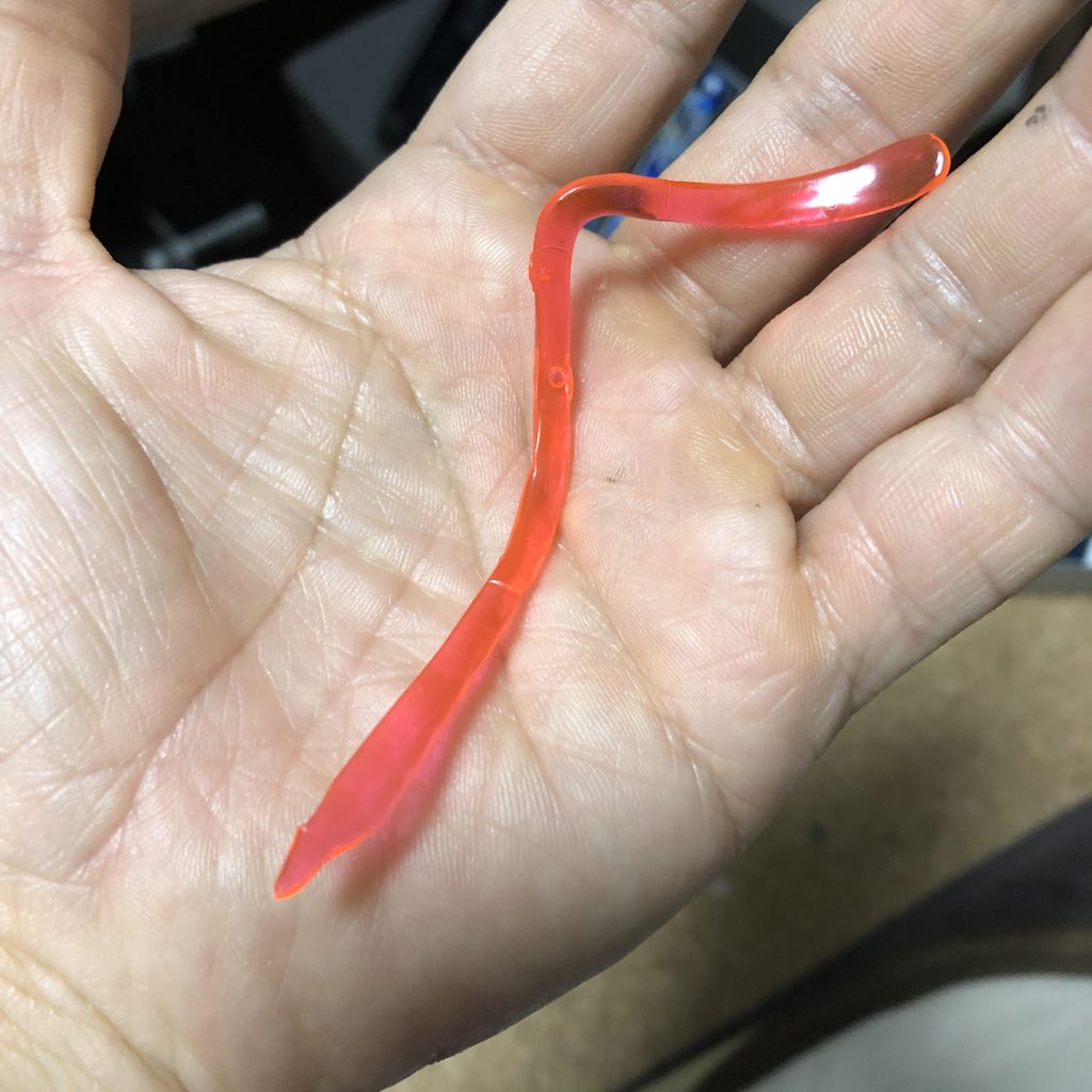 ランナーをヘアアイロンで平たくして…