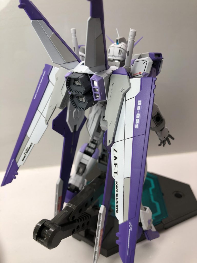 バーニア類やスラスターのノズルはスターブライトシルバーにて塗装してます。