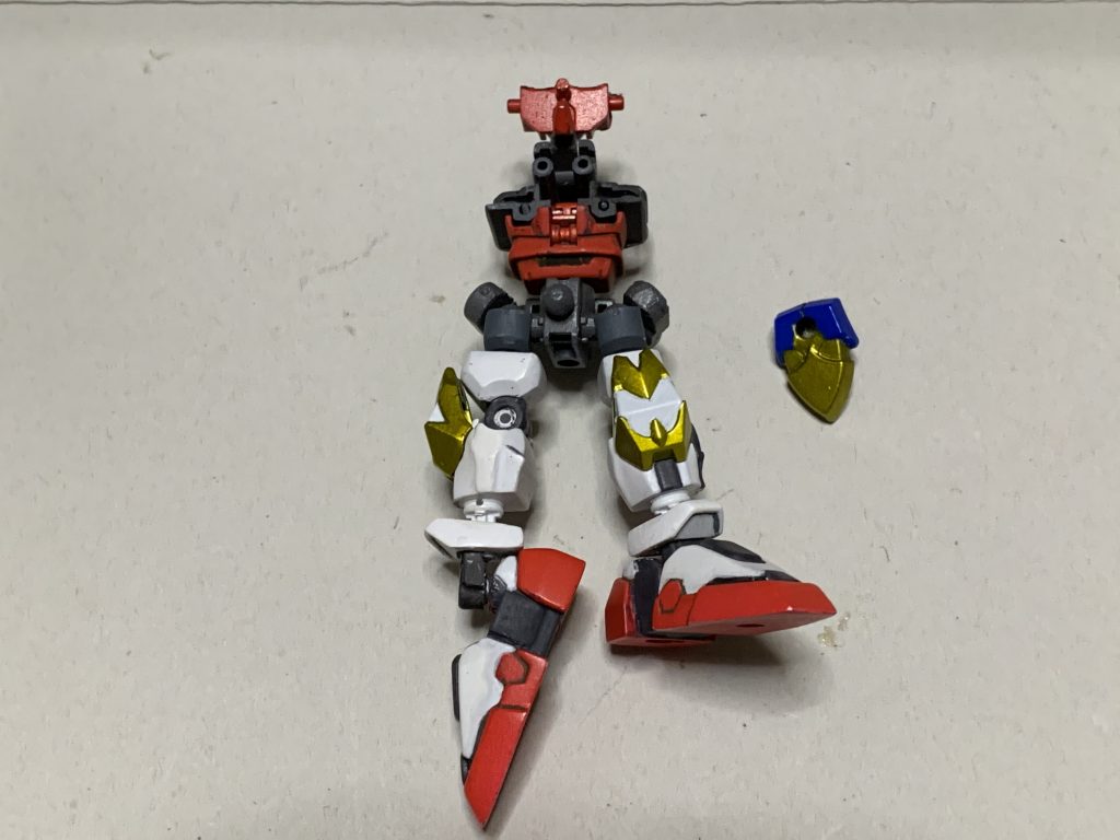 股関節はボールデンアームアームズ、脚部はCSフレーム、足はEXスタンダードのダブルオーガンダムから移植。
頭身は伸びましたが接地性は段違いに良くなりました。